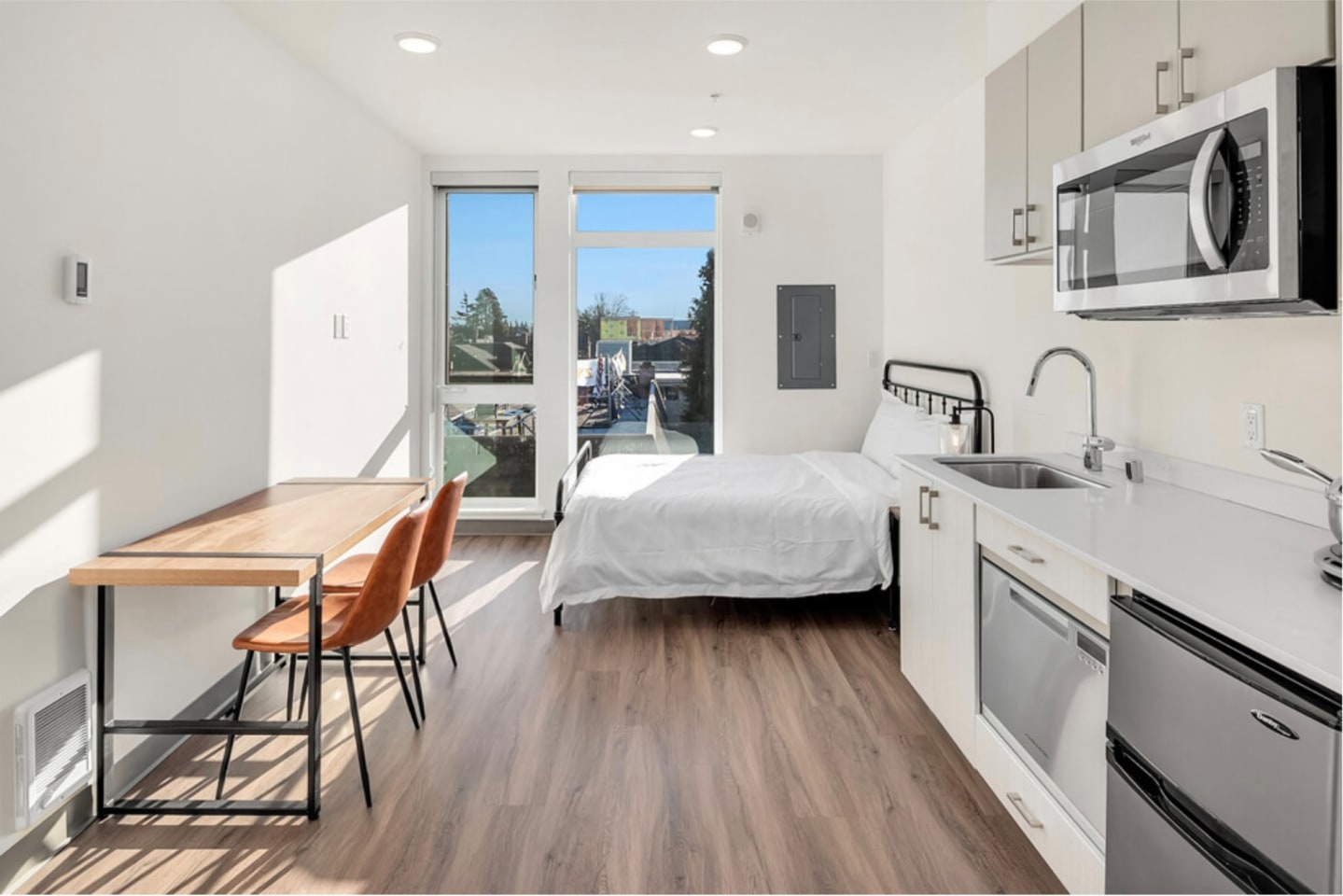 Fifty-Two Apartments - Student Housing Image 2
