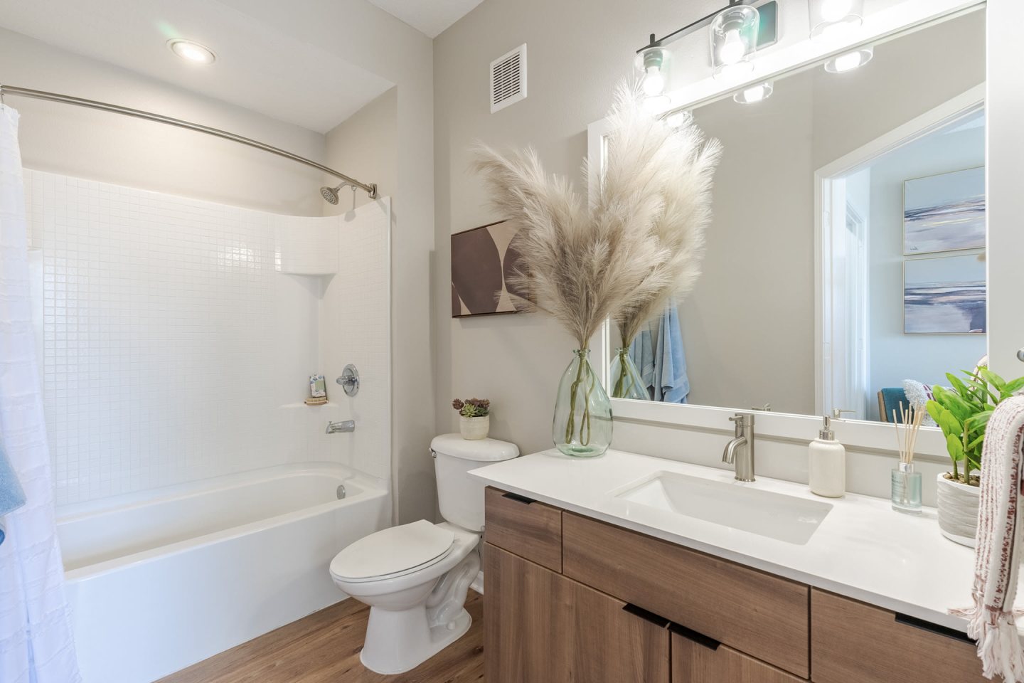 The Enclave at Tranquility Lake Apartments Image 13
