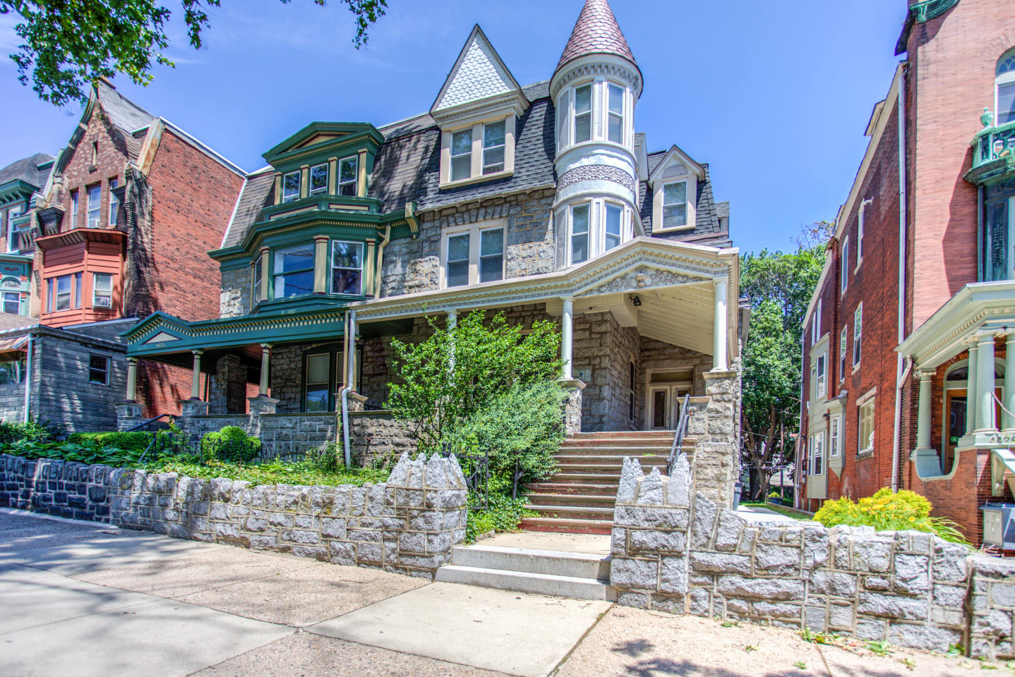 4431 Spruce St Image 1