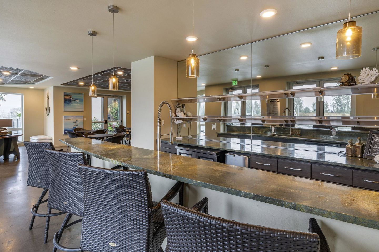 Yacht Harbor Club Image 8