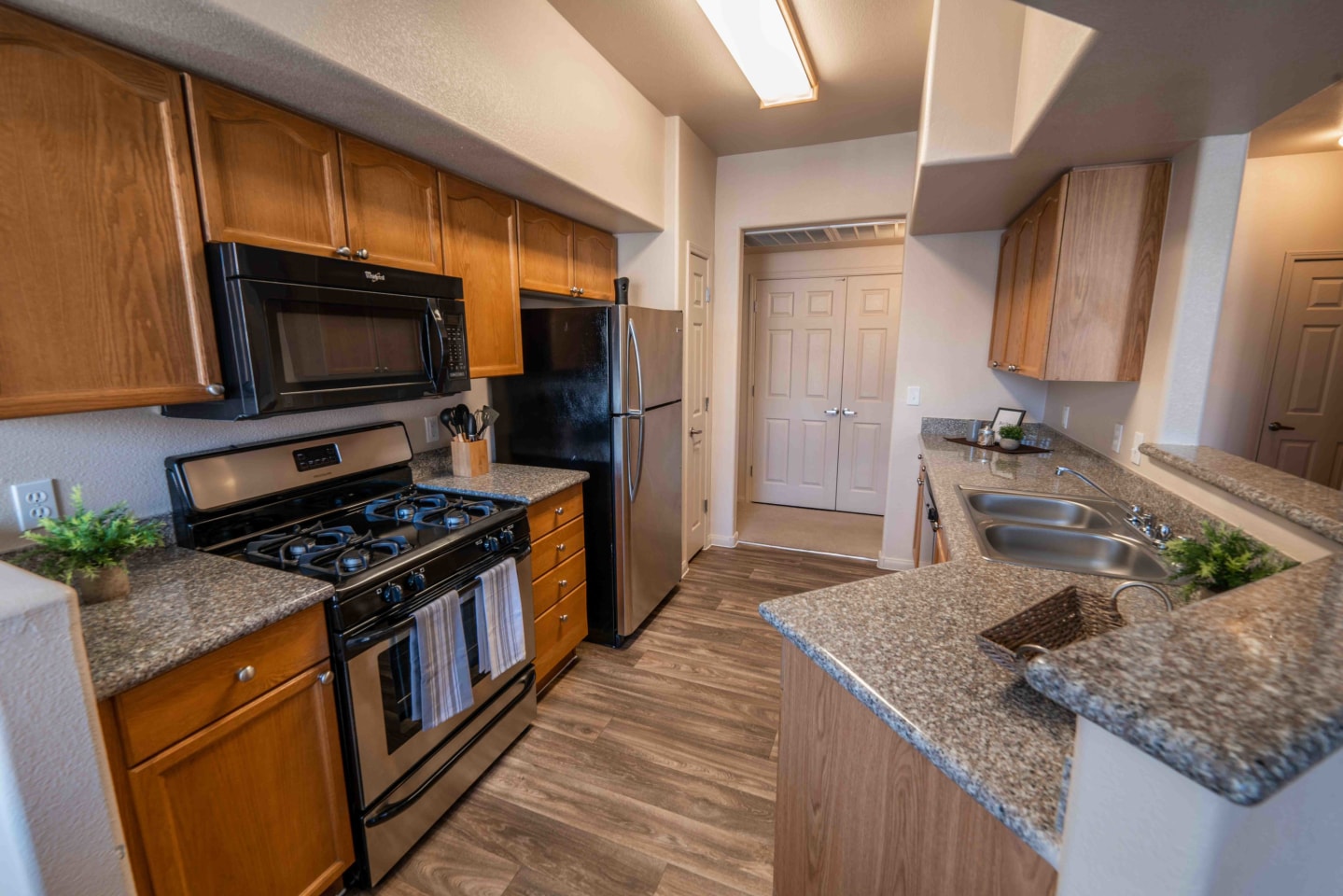 Coronado Bay Club Condo-Apartment Homes Image 1