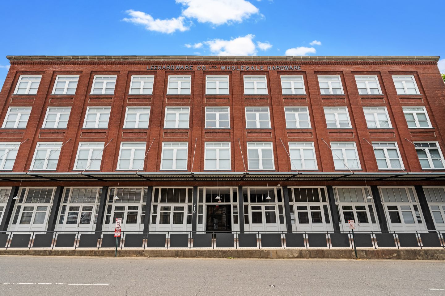 United Jewelers and Lee Hardware Apartments Image 1