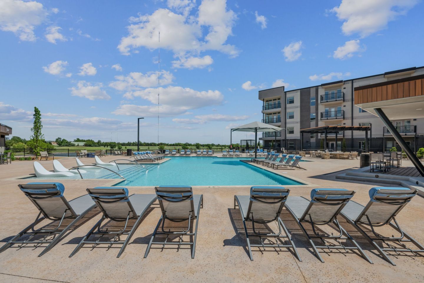 BroadVue Apartments Image 18