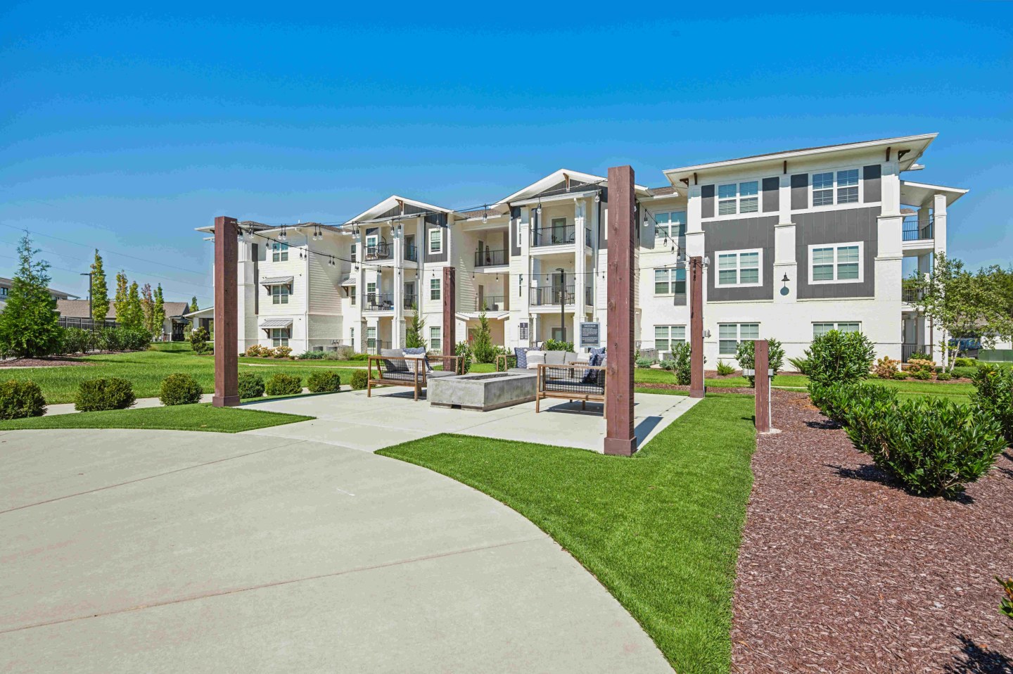 Farmhouse Luxury Apartments Image 11