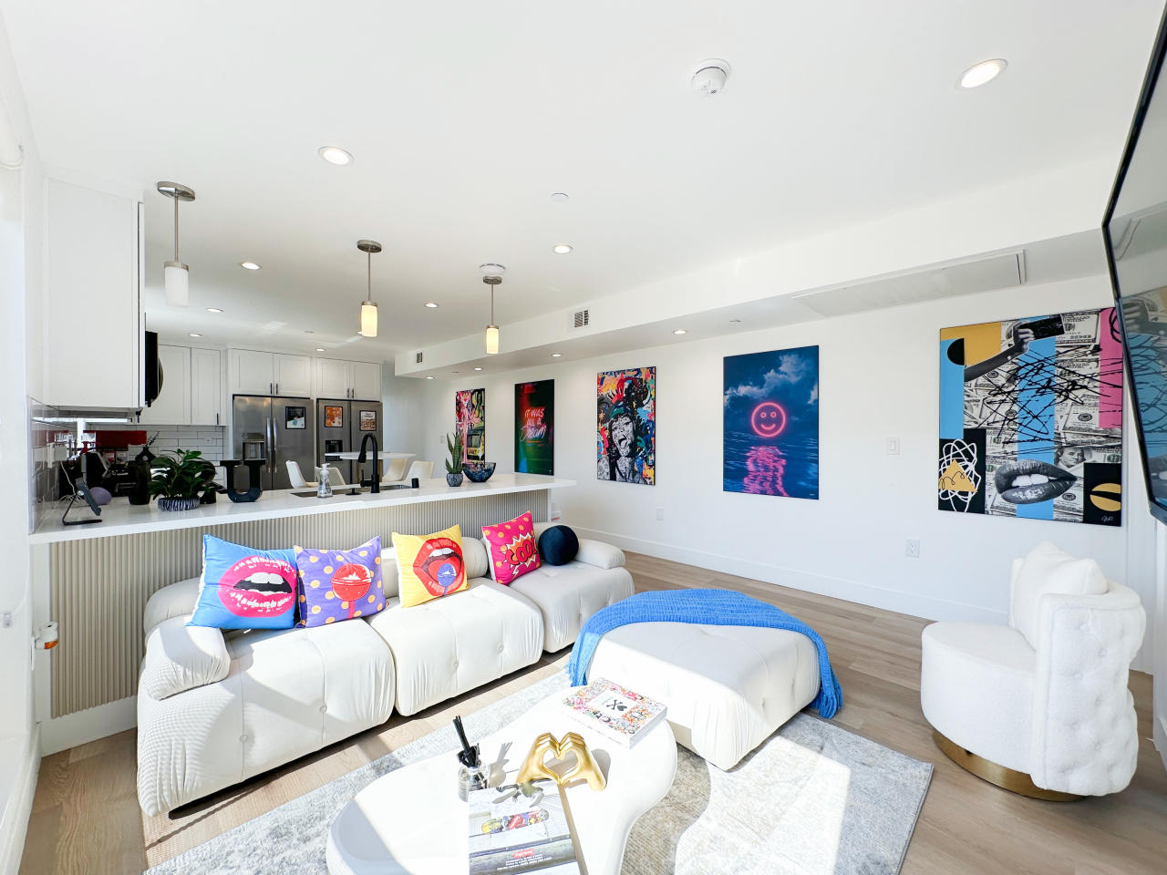 1338 West 35th Place - Co-Living Image 2