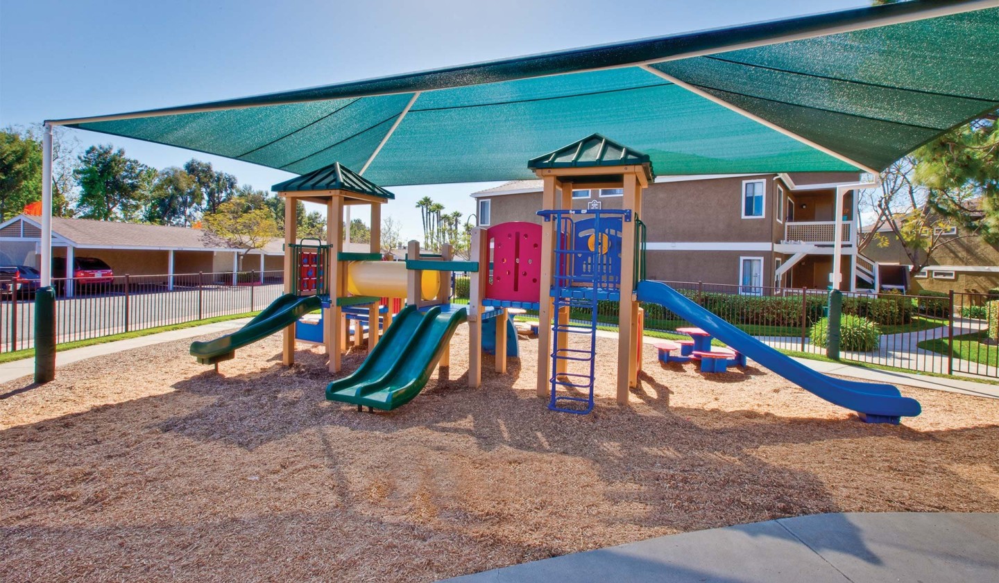 Island Club Apartments Image 3