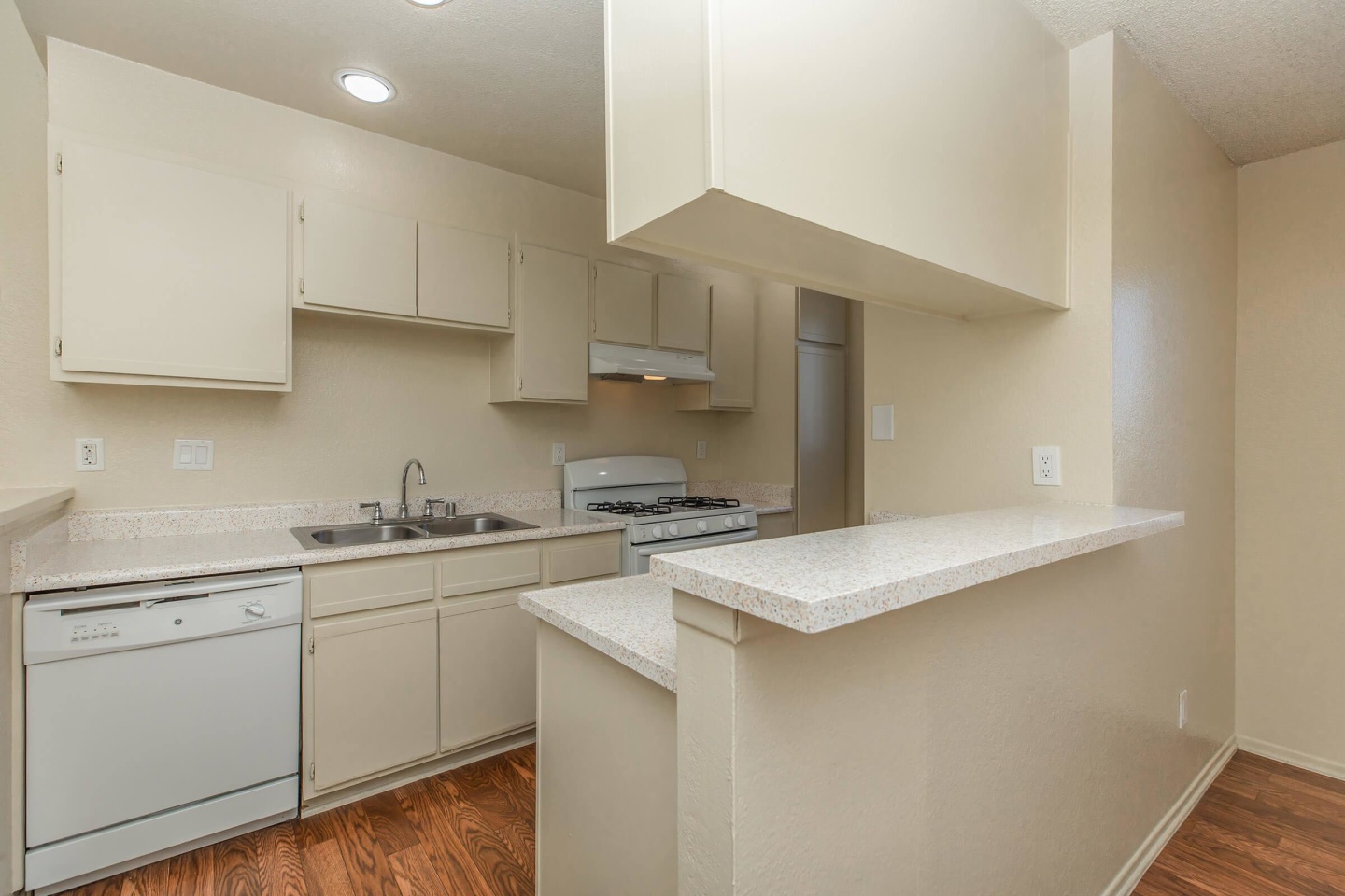 Harbor Point Apartments Image 10