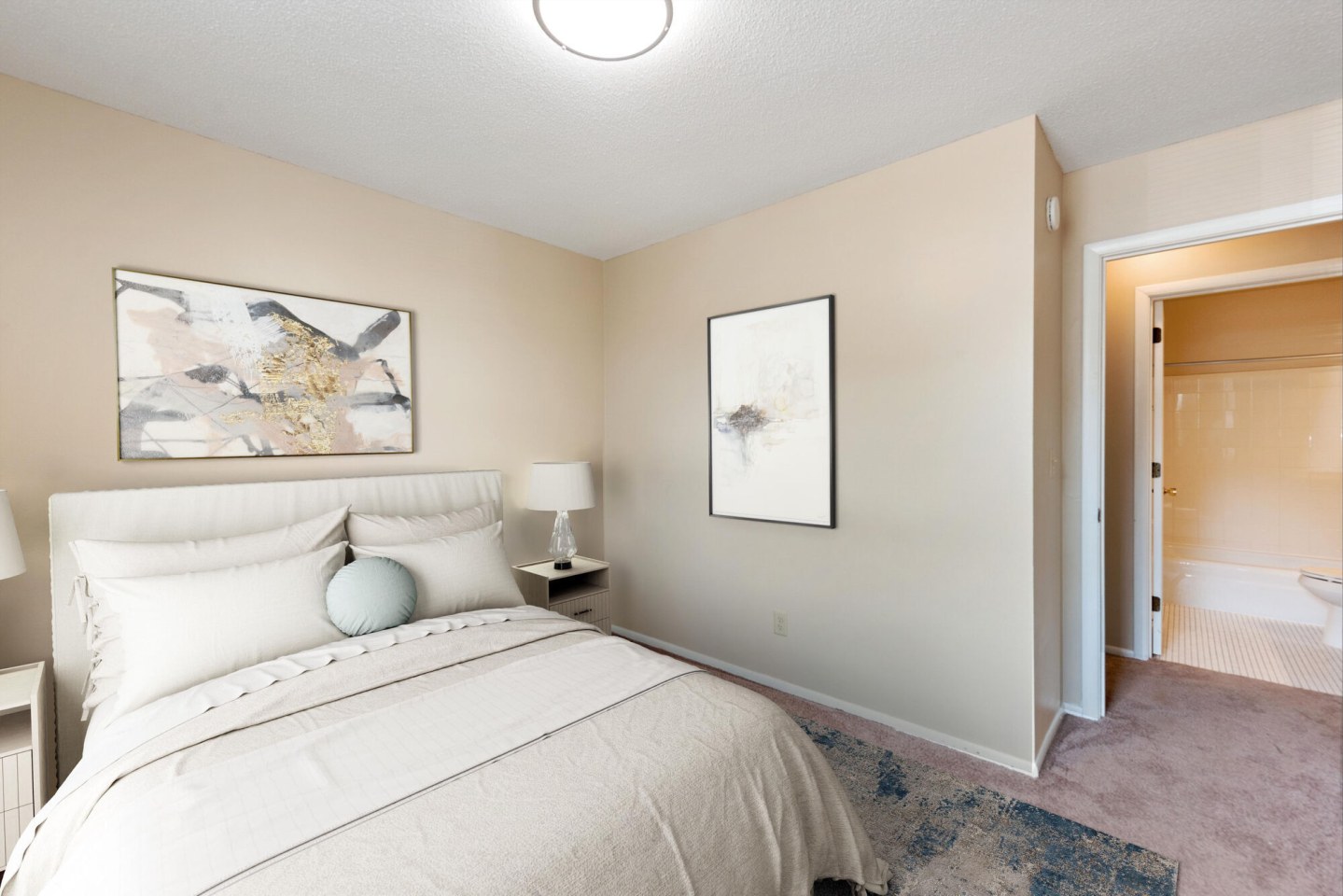 Shamrock Court Apartments Image 3