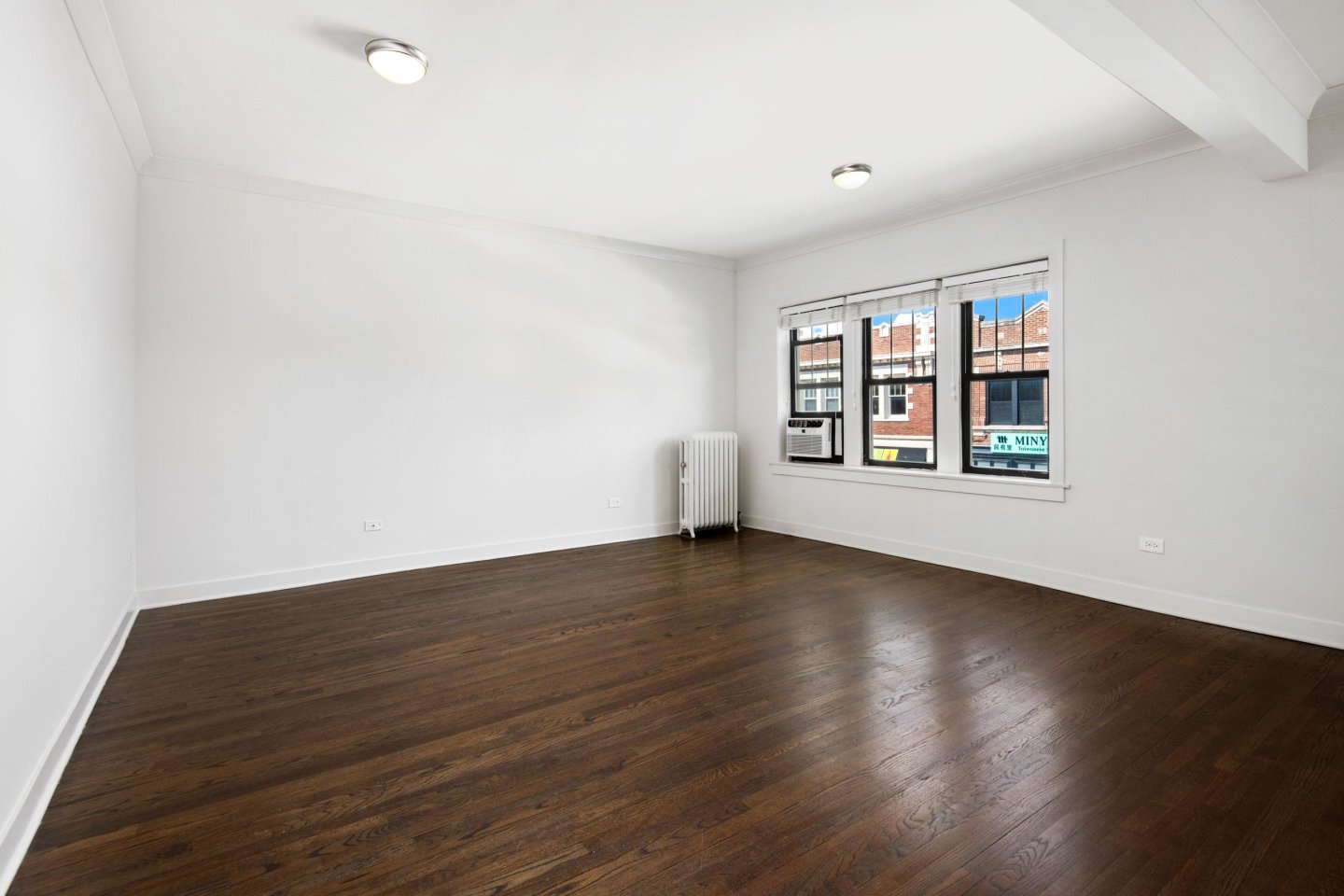 5425 N Clark St Image 4
