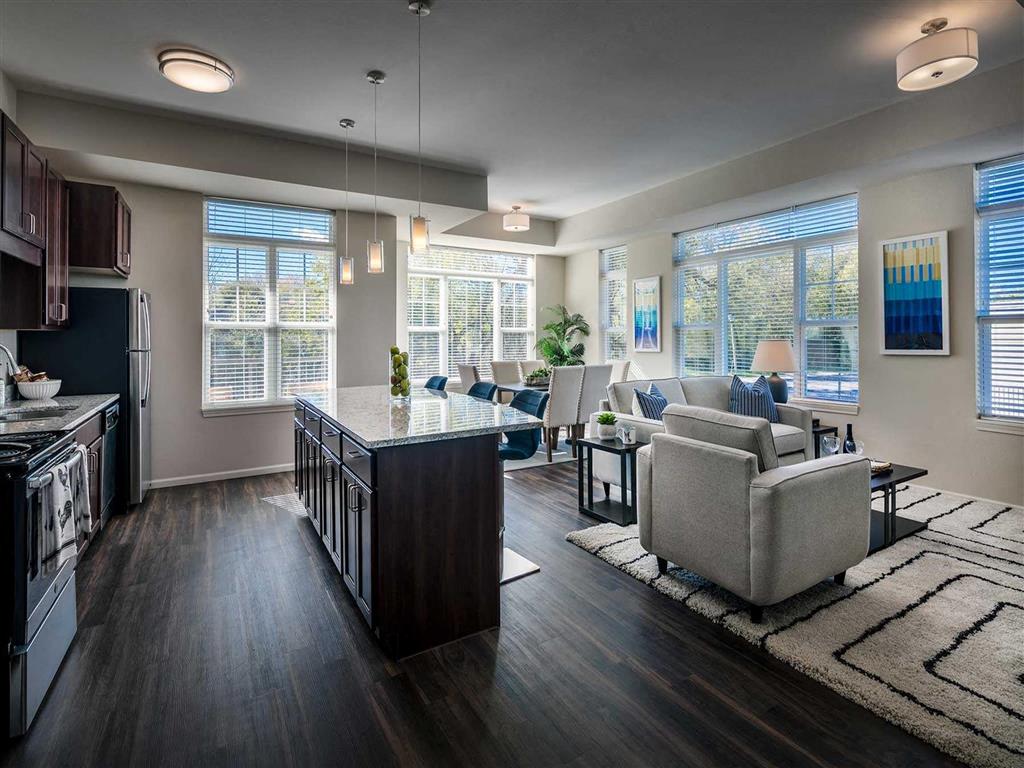 Oaks of Shorewood Apartments - 55+ Active Adult Apartment Homes Image 4