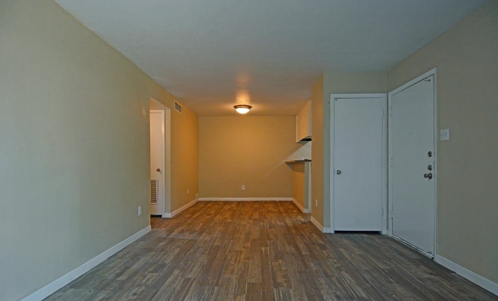 The Waters Apartment Homes Image 2
