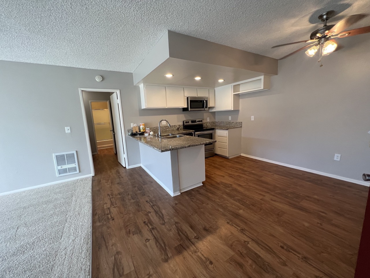 Cross Roads Apartments Image 2