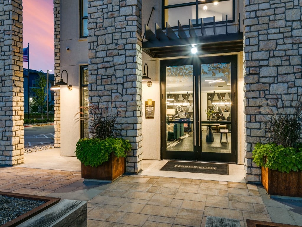 Sagemont Luxury Living Image 99