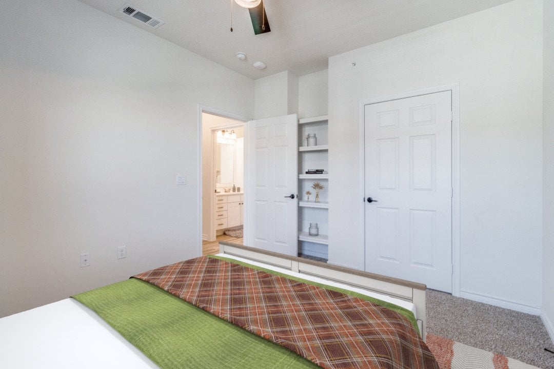 Residence at Gateway Village Image 23