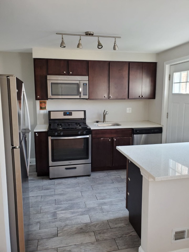 5631-5641 W Carmen Ave Image 1