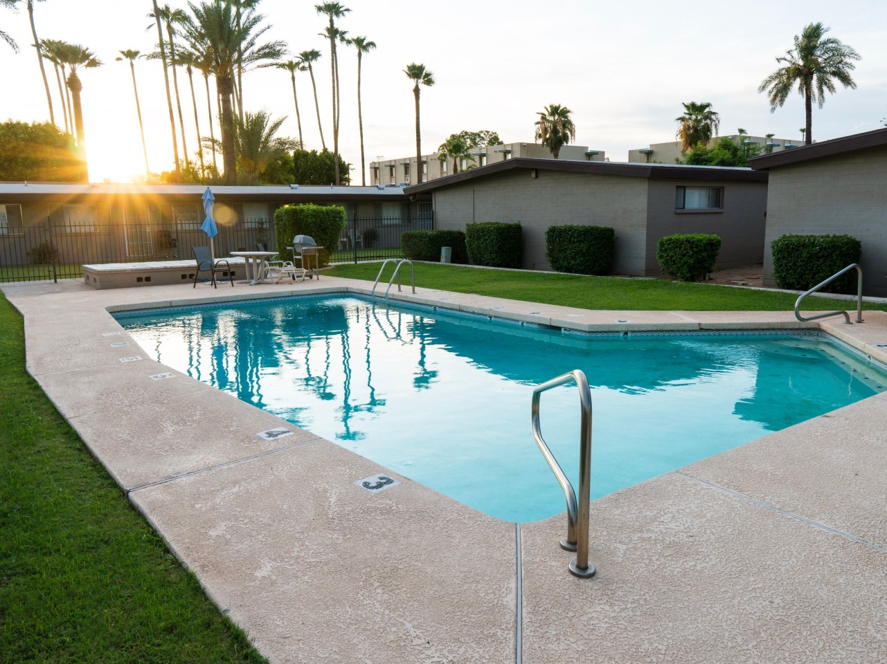 Tropicana Apartments Image 13