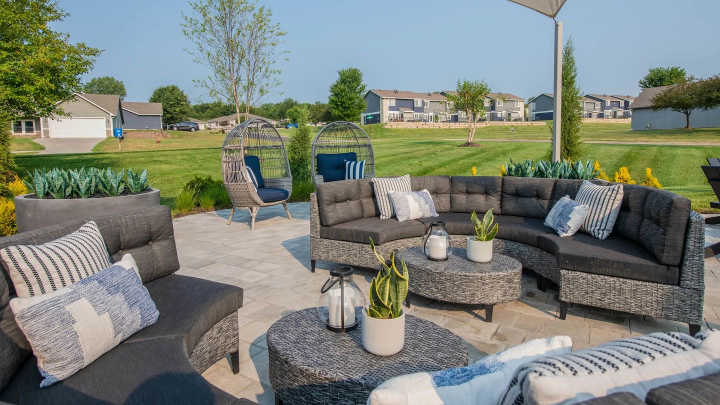 Emory Lakes Luxury Apartments Image 2