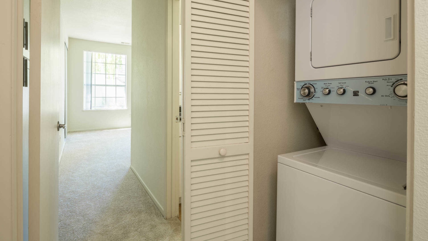 Schooner Bay Apartment Homes Image 1