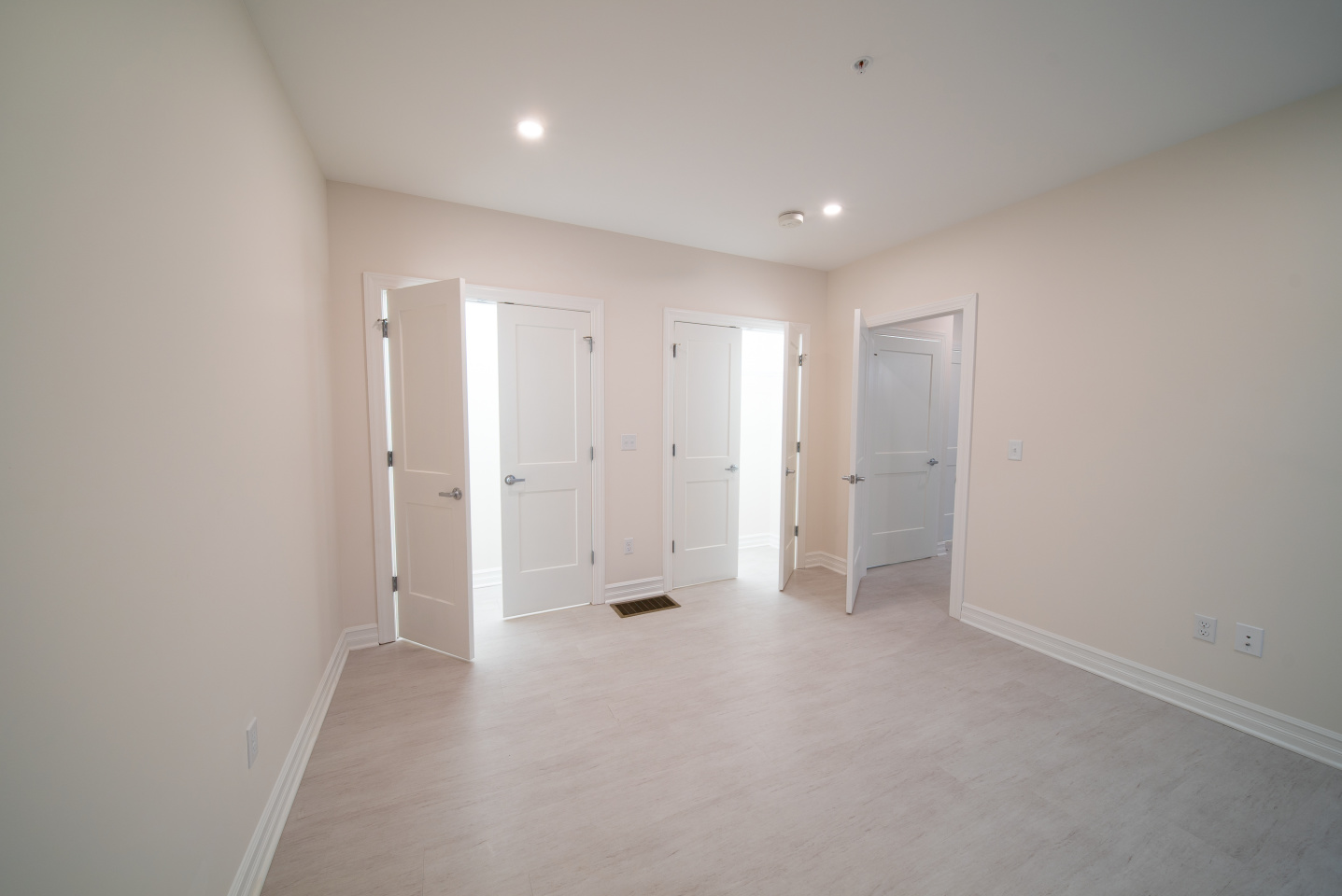 Walcot Apartments at 257 Elmwood Image 10
