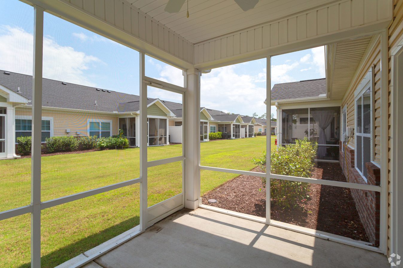 River Oaks Village Image 8