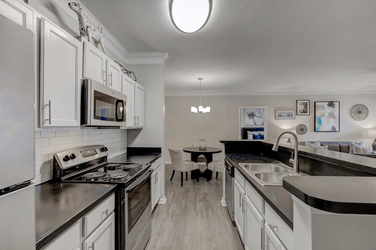 Lakeside at Town Center Apartments Image 11