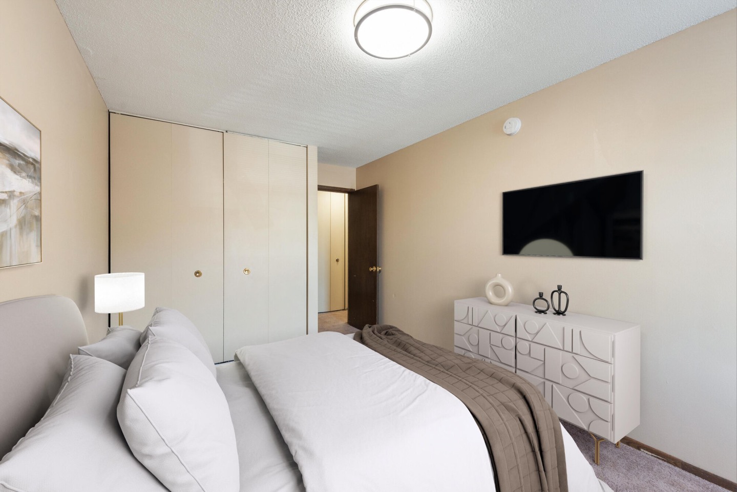 Shamrock Court Apartments Image 4