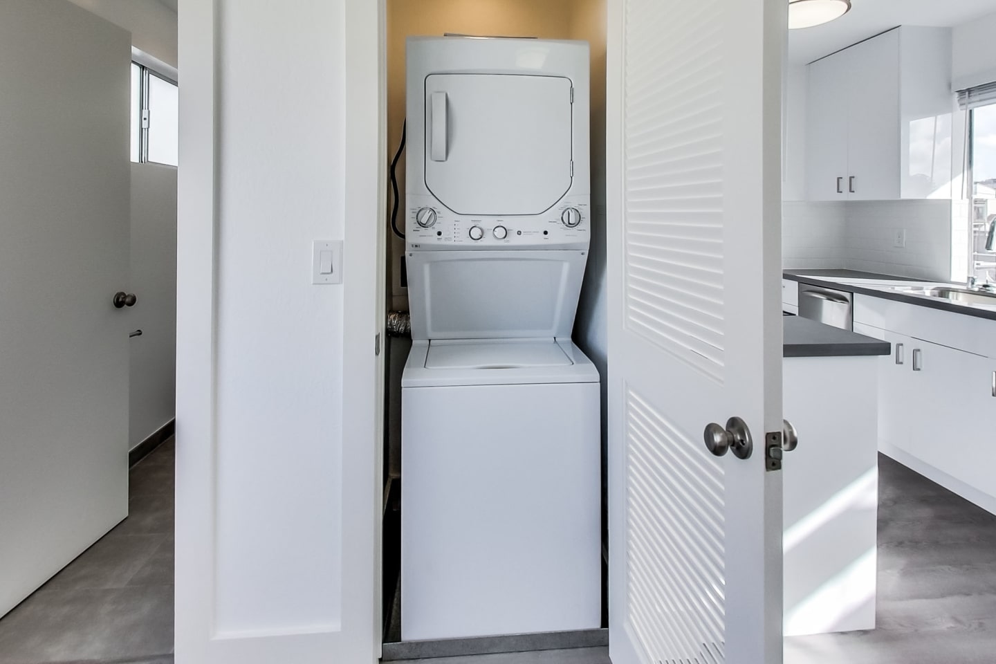 2240 LARKIN Street Image 6