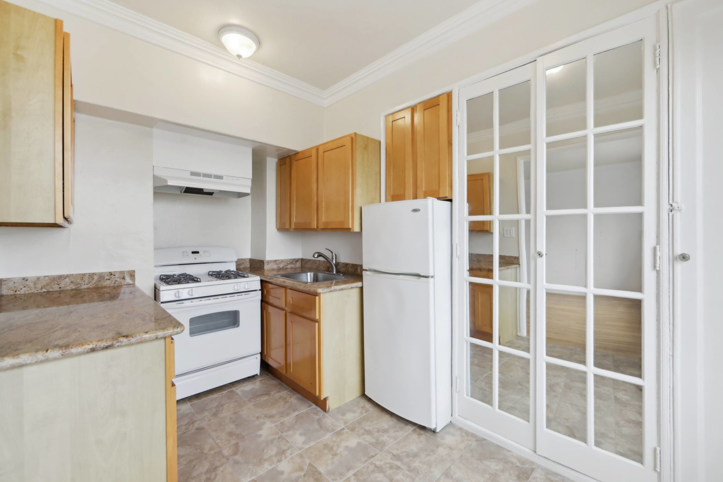 899 Green Street Image 13