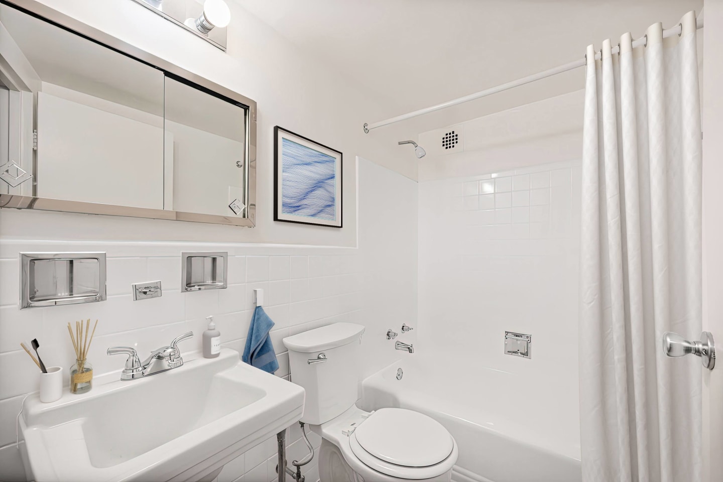 Connecticut House Apartments Image 12