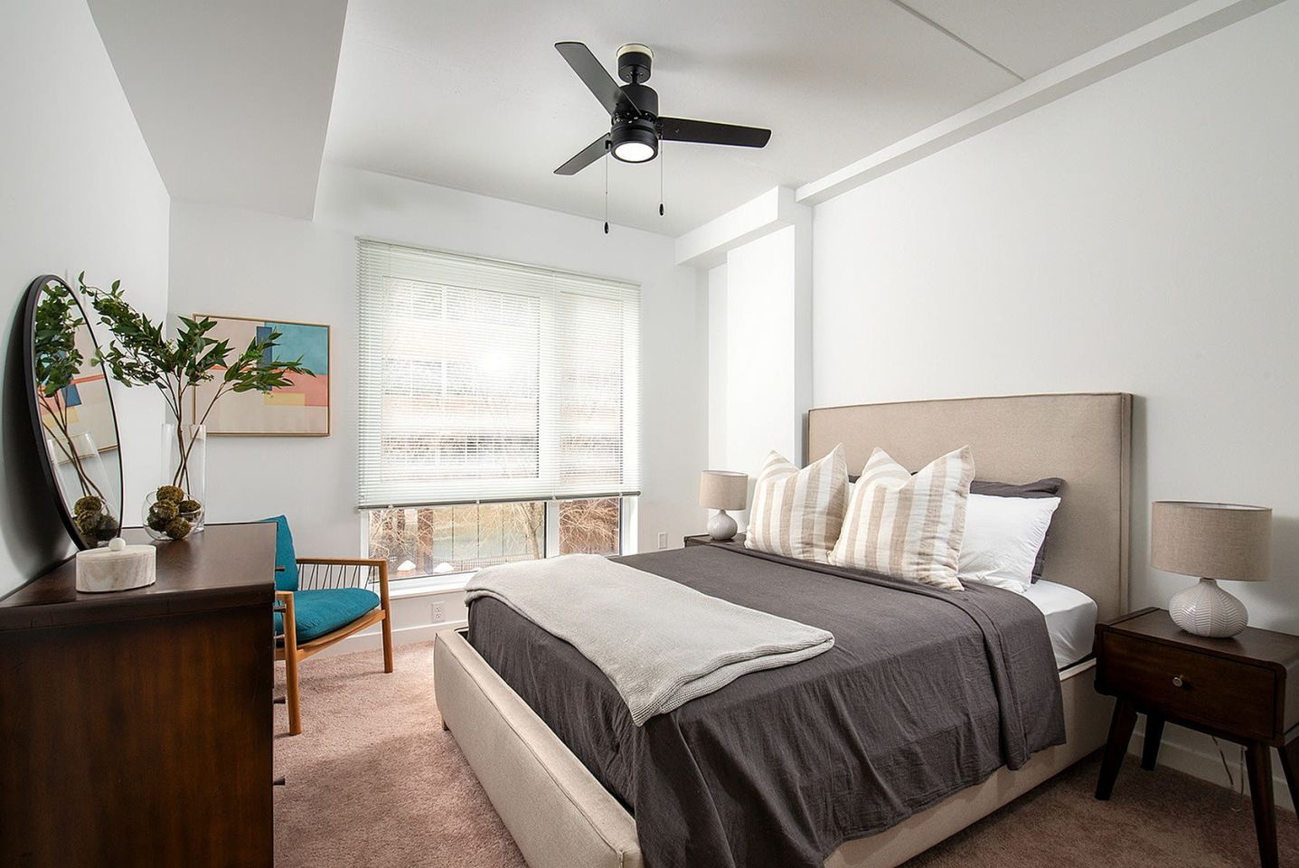 202 Queen Image 6