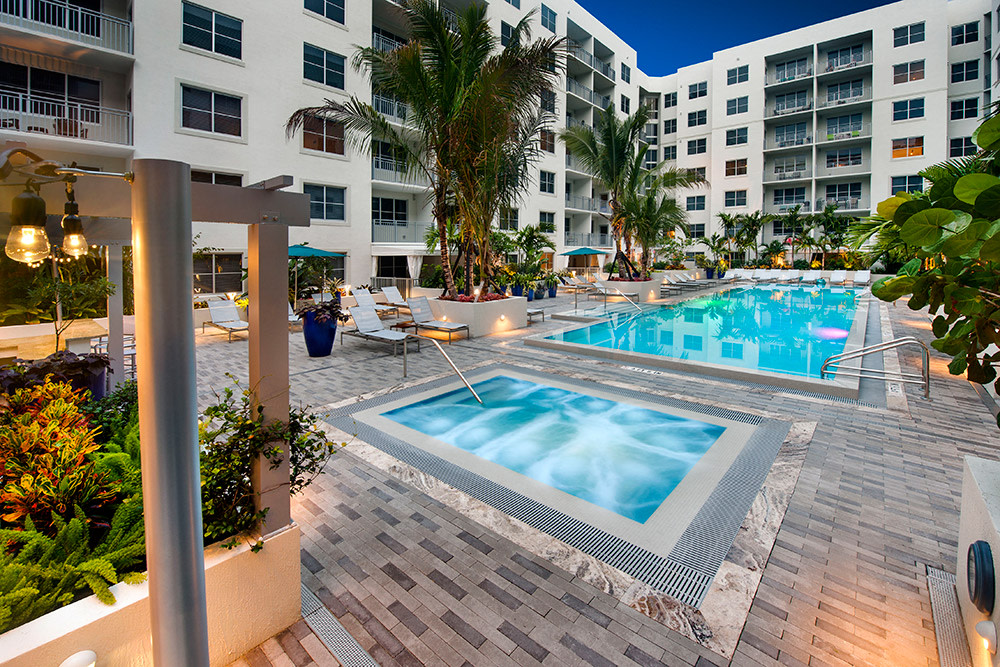 Berkshire Lauderdale By The Sea Image 12
