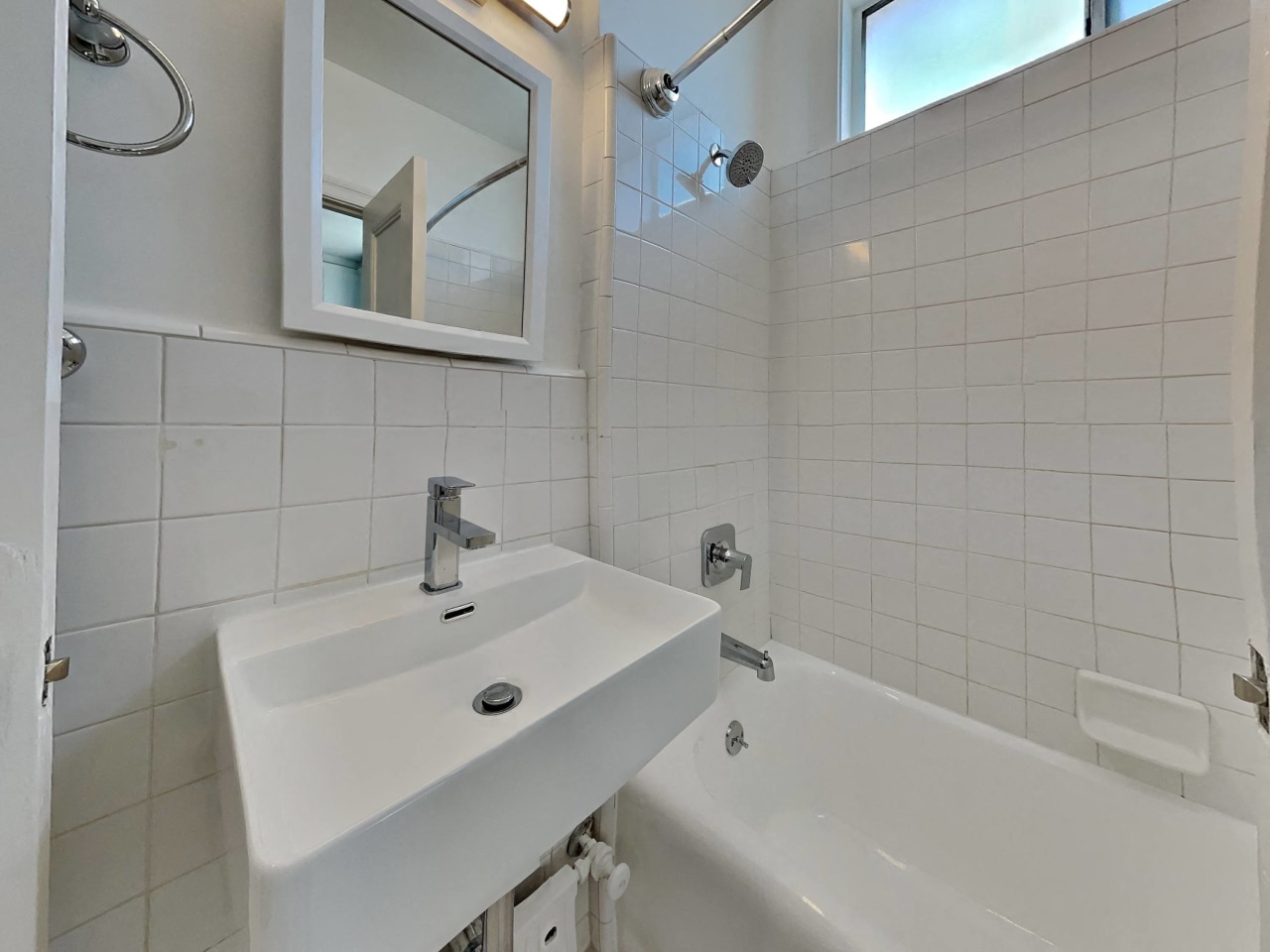 Wilshire Royale Apartments Image 16