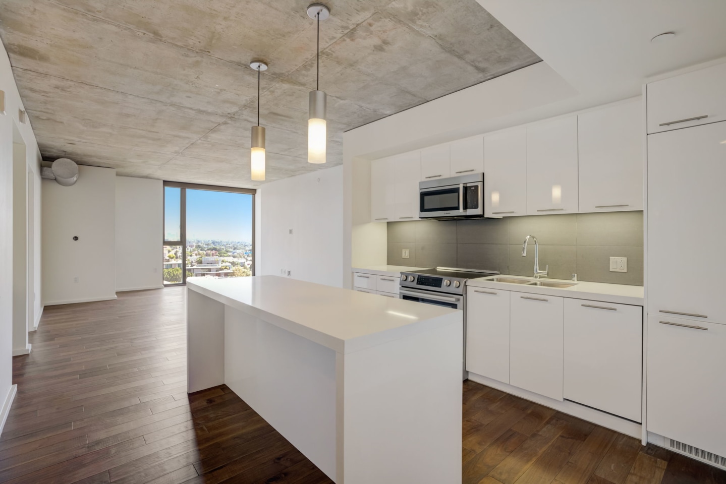 The Apartment Residences at AKA Image 16