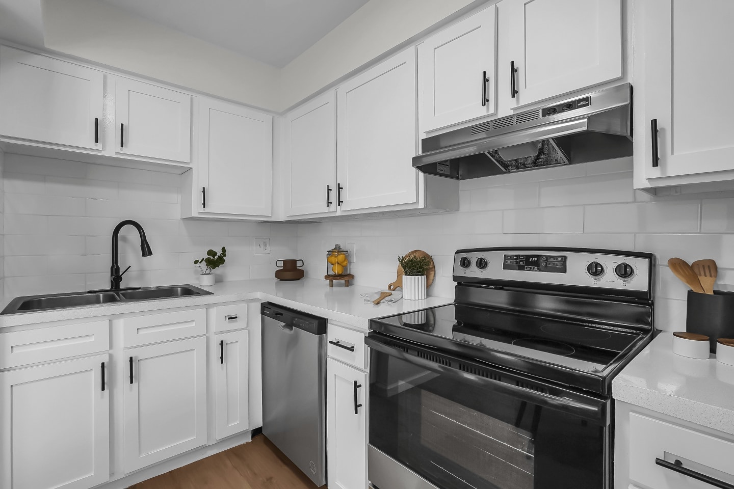 1289 | A Rental Condo Community Image 6