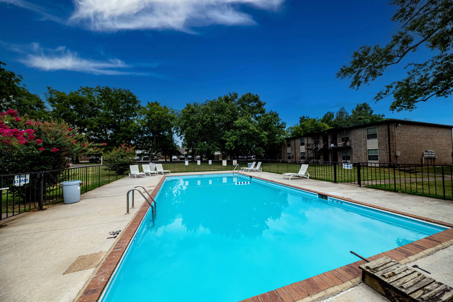 Condos at the Villager Image 27