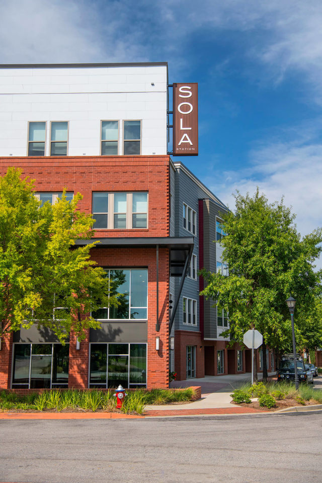 Sola Station Canalside Apartments Image 9