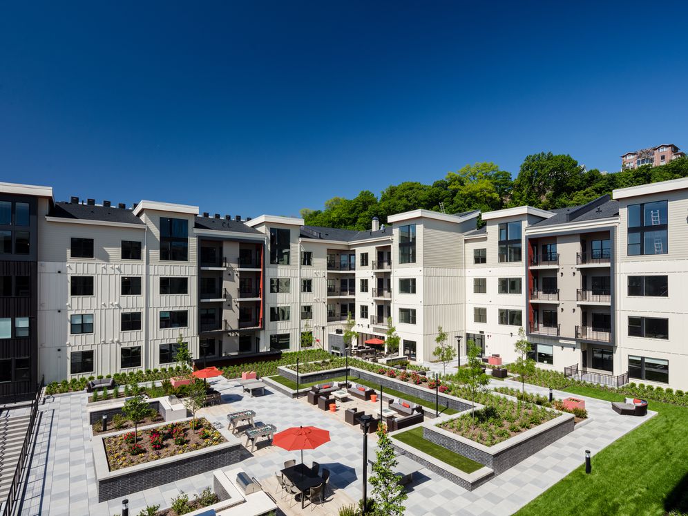 Avalon at Edgewater Image 1