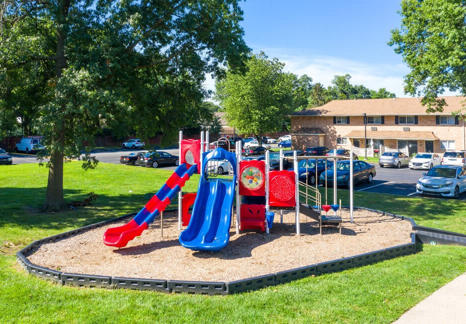 Golf Club Apartments and Townhomes Image 36