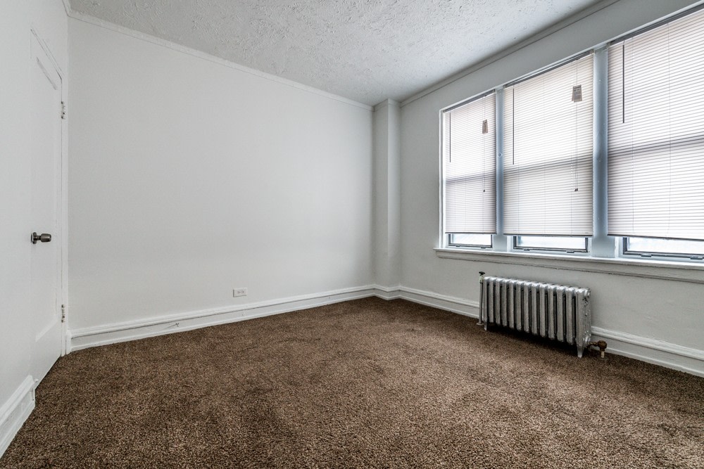 6751 S Jeffery Apartments Image 10