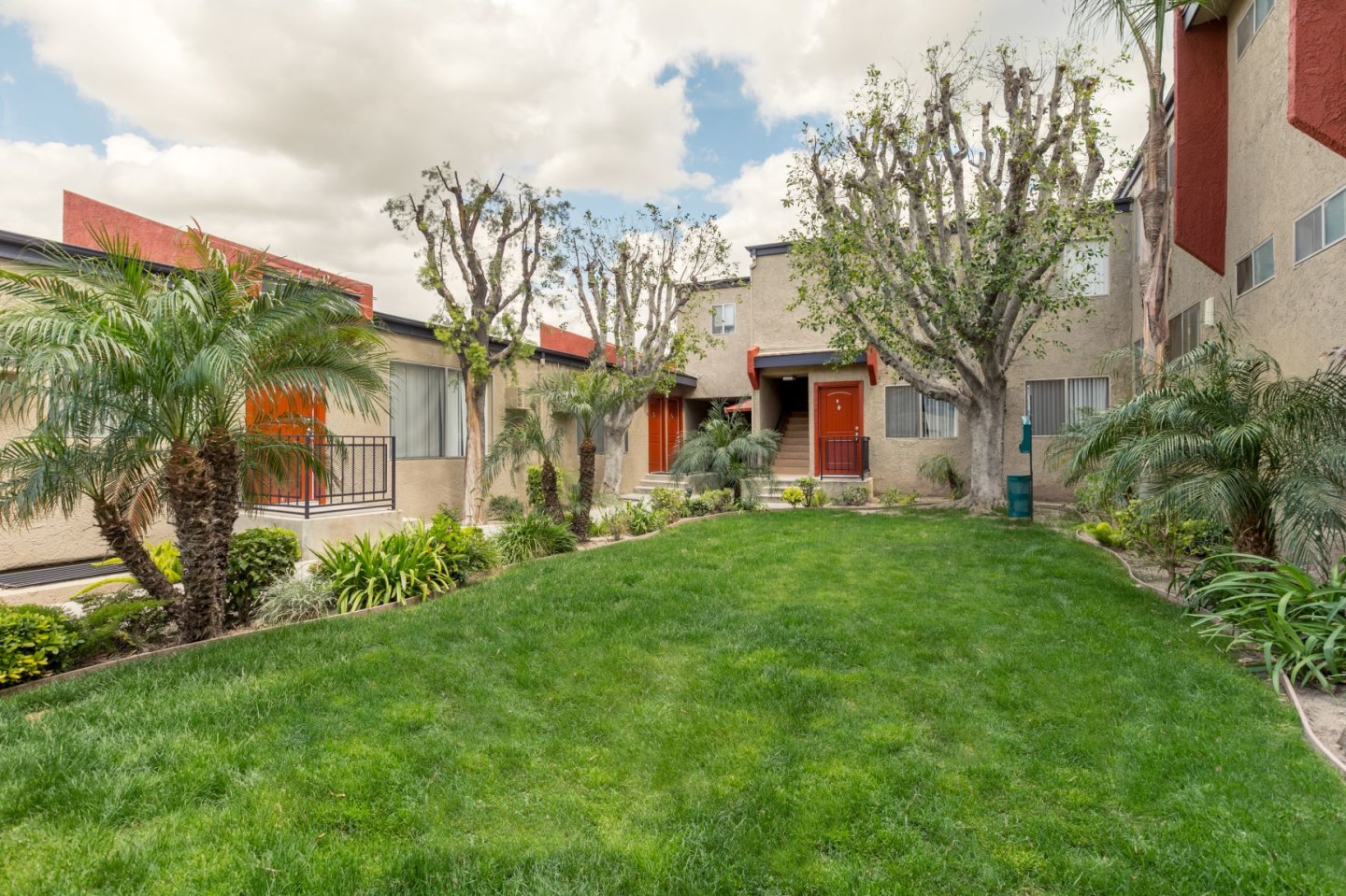 Topanga Canyon Apartments Image 32