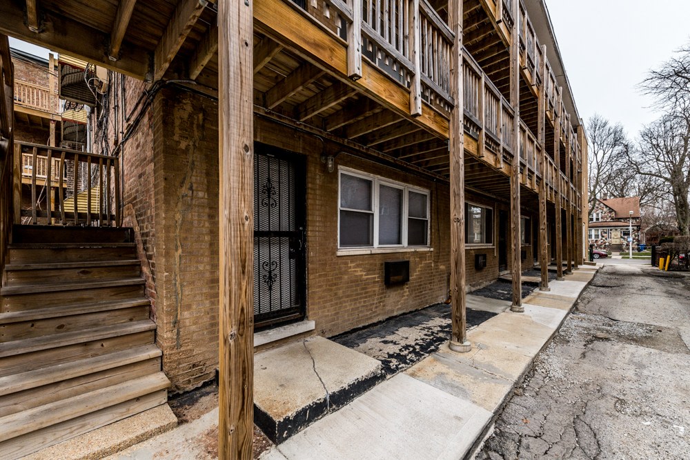 7706 S Saginaw - South Shore Apartments Image 13