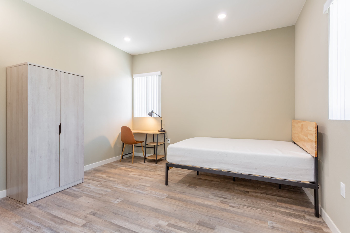 1238 W 37th Place - Co-Living Image 8