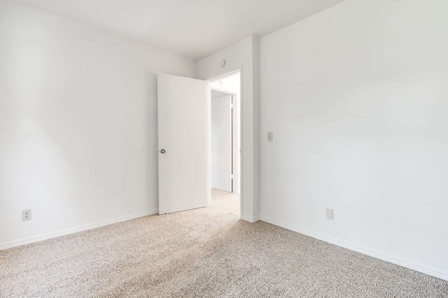 Crestwood Courts Image 15