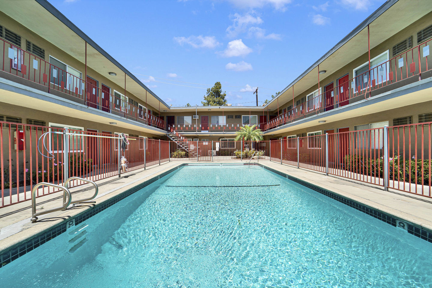 Twin Palms Image 2