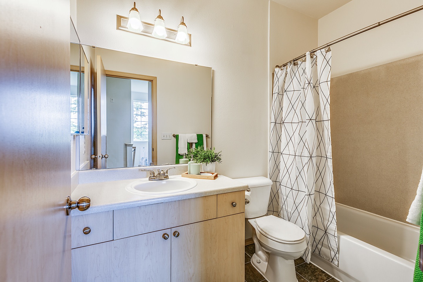 Borgata Apartments and Townhomes Image 6