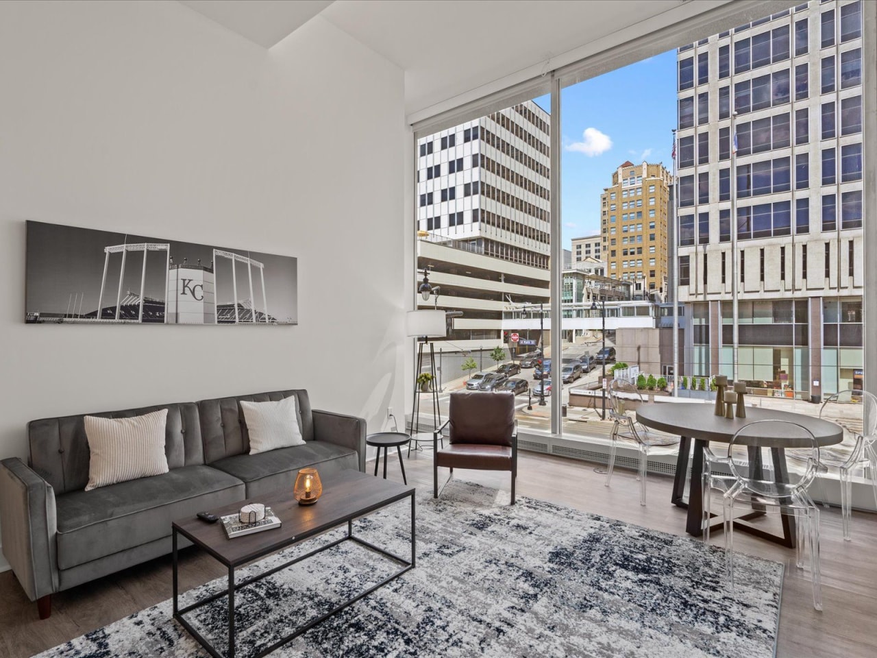 Sky on Main Luxury Apartments Image 62