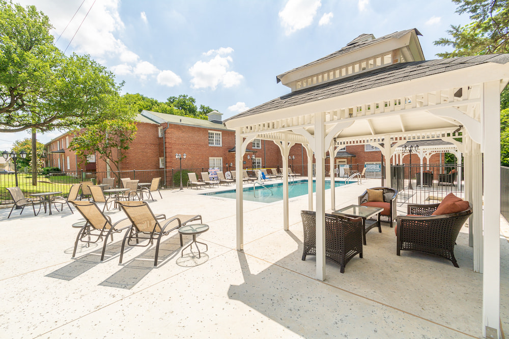 Hampton Plaza at Kessler Park Image 25