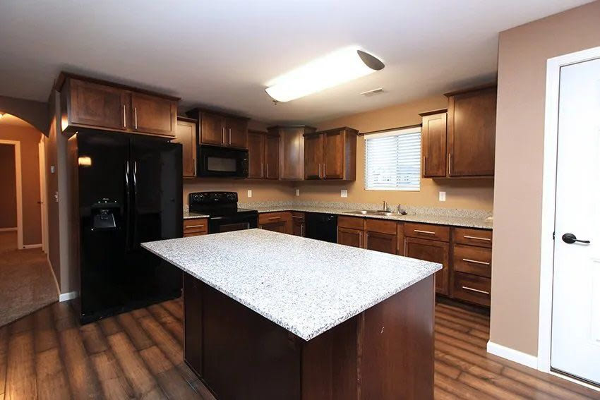 Bridgeview Bay Condos Image 5