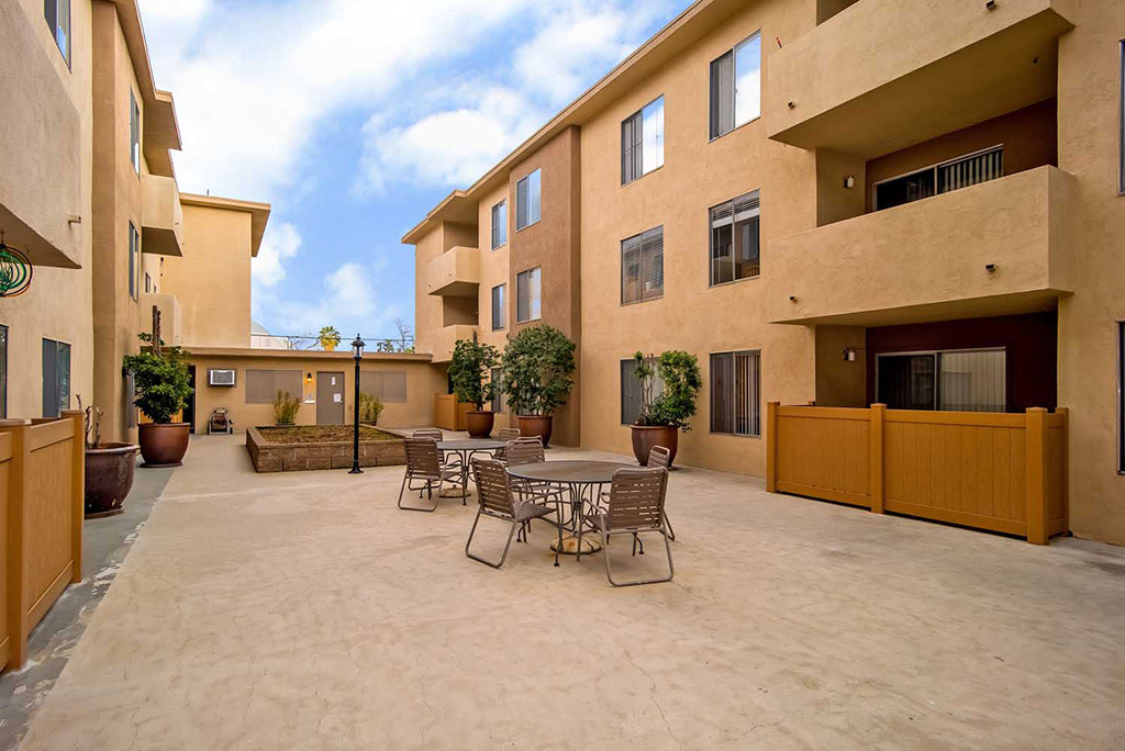 Los Robles Apartments Image 7