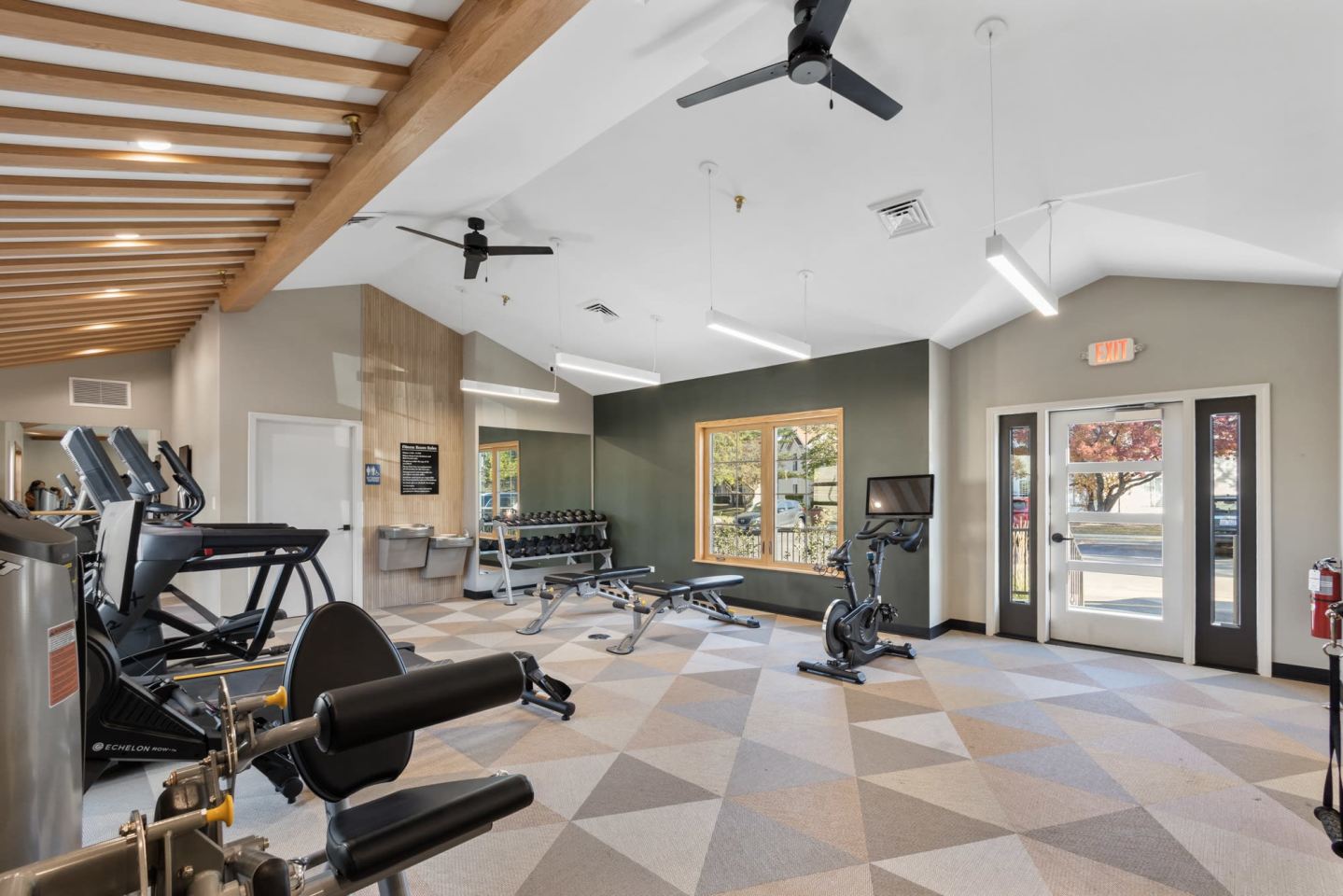 ExecuStay Avalon at Poplar Creek Image 14